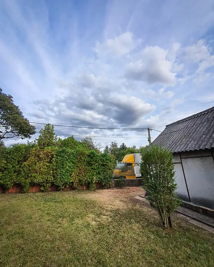 Faeltávolítás kerítéshez közel utána